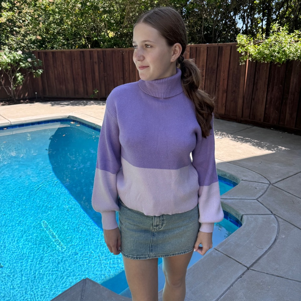 francesca’s two-tone turtleneck sweater – xs